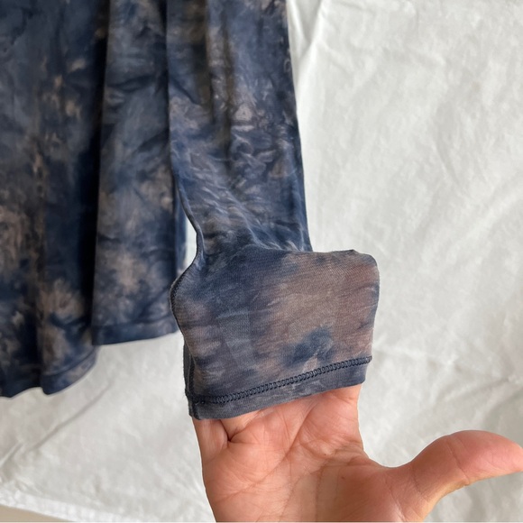 Lululemon To The Point Mist blue long sleeve Top, Size S/M? (See Measurements) - Picture 4 of 9